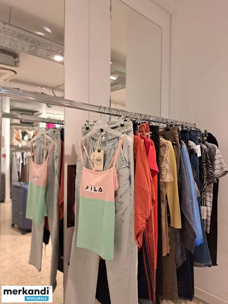 LOTE 173 DE ROPA, CALZADO Y BOLSOS DE MUJER, TEMPORADA PRIMAVERAVERANO