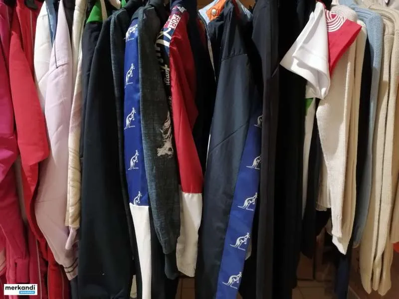 Mezcla de ropa de marca australiana al por mayor. Deporte.