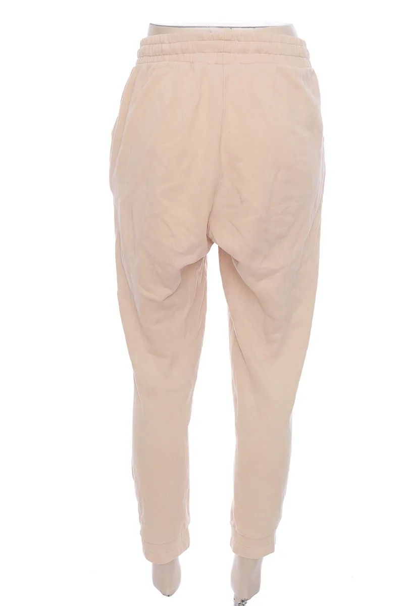 ROPA DEPORTIVA / SALIDA DE BAñO COLOR BEIGE  BASEMENT