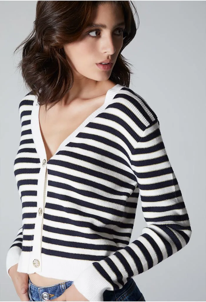 Sobretodo tipo cardigan tejido con rayas
